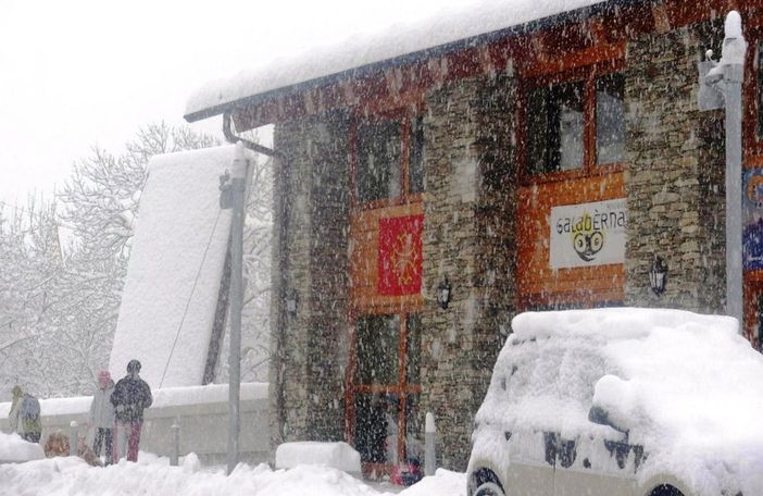 Il Rifugio Galabérna sotto la copiosa nevicata dei giorni scorsi Il Rifugio Galabérna sotto la copiosa nevicata dei giorni scorsi