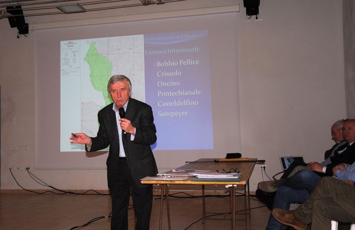 Il sindaco di Crissolo ldo Perotti nel corso della serata anti-Parco dello scorso mese di febbraio Il sindaco di Crissolo ldo Perotti nel corso della serata anti-Parco dello scorso mese di febbraio