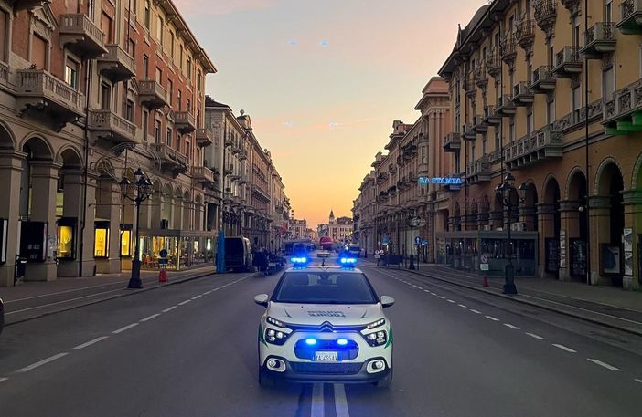 Ferragosto sicuro a Cuneo, intensificati i controlli della Polizia Locale: un arresto e sequestri di droga