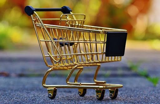 Buoni spesa per l'emergenza Covid usati per l'acquisto di cosmetici o elettrodomestici: "Il Comune di Saluzzo vigili"