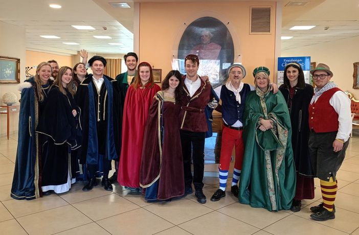 La "cricca del Carnevale" in visita agli anziani della Residenza Chianoc di Savigliano La "cricca del Carnevale" in visita agli anziani della Residenza Chianoc di Savigliano