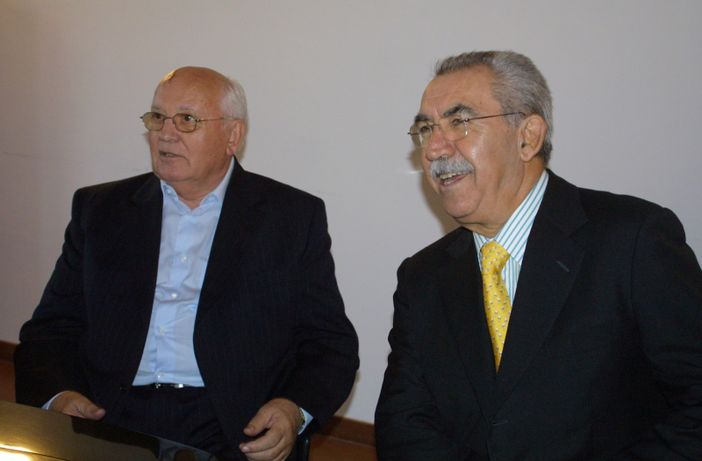 Michail Gorbaciov con il giornalista Giulietto Chiesa