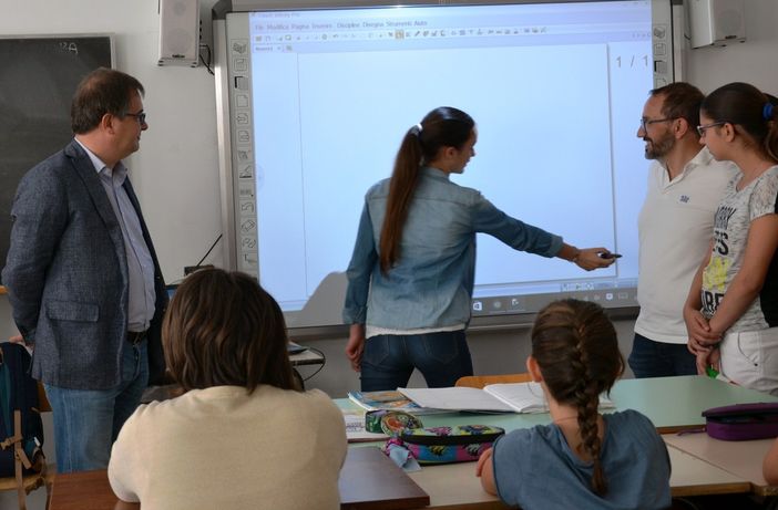 Busca: in funzione nelle scuole cittadine le prime LIM