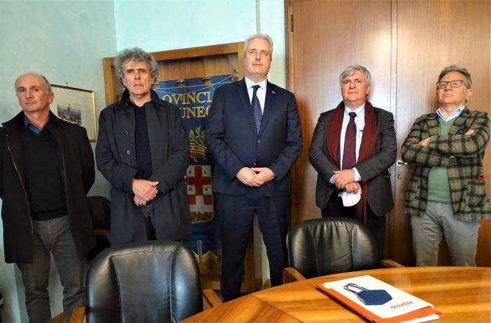 La Provincia a colloquio con l'ente bilaterale per la cooperazione La Provincia a colloquio con l'ente bilaterale per la cooperazione