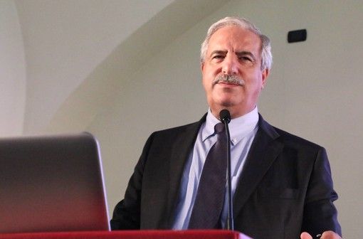 Entro fine aprile Giandomenico Genta verrà sostituito nel ruolo di presidente della Fondazione Crc Entro fine aprile Giandomenico Genta verrà sostituito nel ruolo di presidente della Fondazione Crc