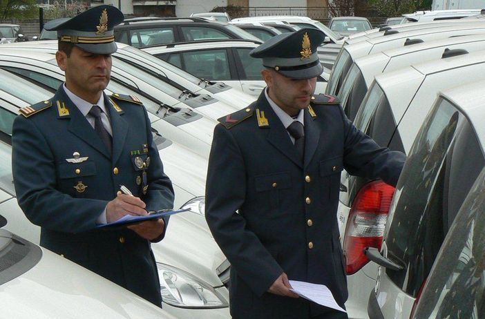 I miliatri della Guardia di Finanza durante l'operazione I miliatri della Guardia di Finanza durante l'operazione