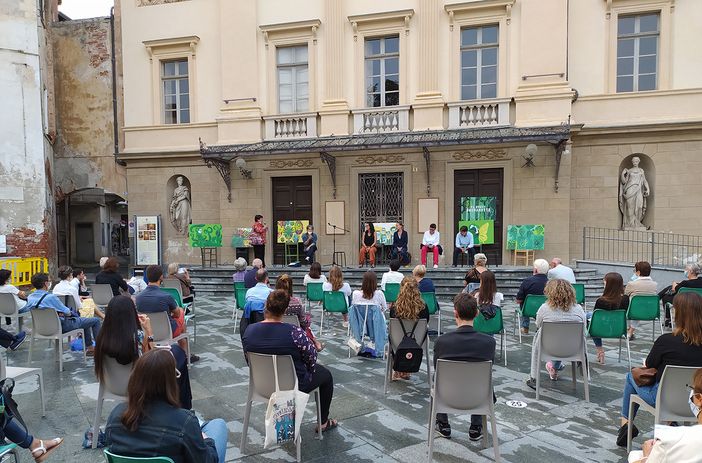Tredici papà detenuti del Morandi di Saluzzo hanno scritto il libro per bambini “Il Bosco Buonanotte” Tredici papà detenuti del Morandi di Saluzzo hanno scritto il libro per bambini “Il Bosco Buonanotte”
