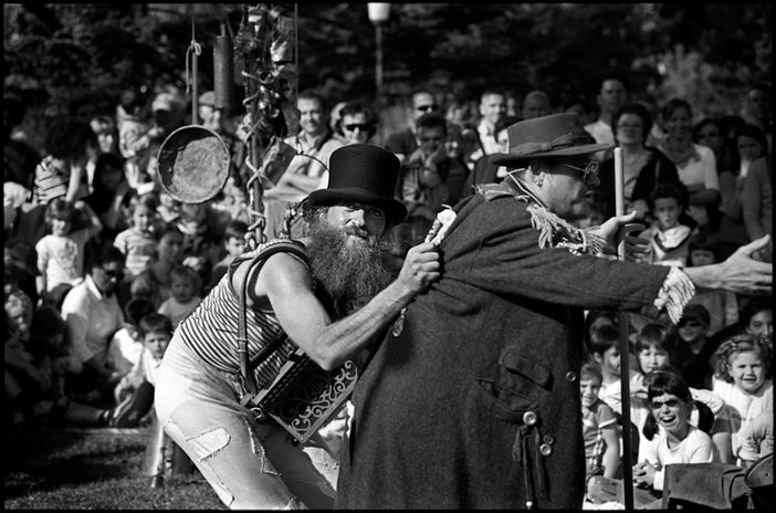 “Un sipario tra cielo e terra, a teatro con mamma e papà”