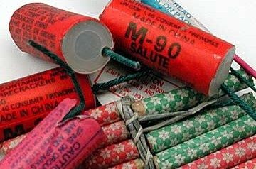 Controlli su 5 depositi e negozi per la vendita di fuochi d'artificio e petardi in Granda: nessuna irregolarità