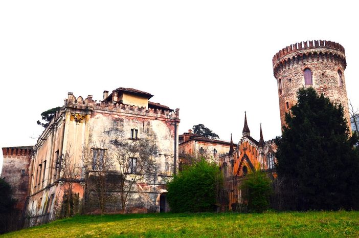 Alla scoperta del castello di Envie percorrendo il Sentiero delle Faye