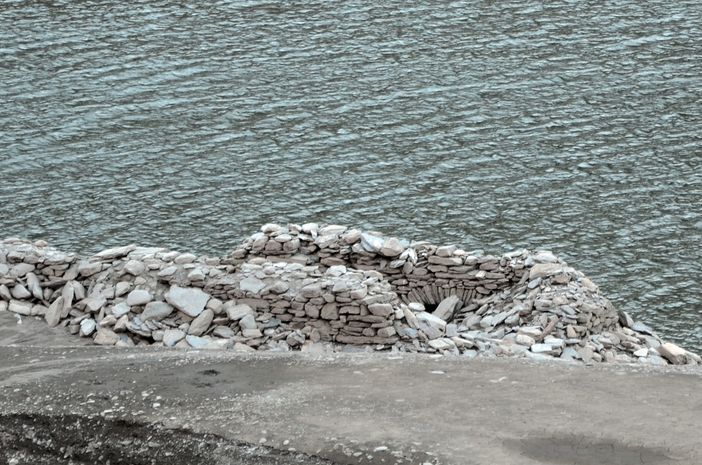 Pontechianale: dal lago-diga "riemerge" la borgata Chiesa