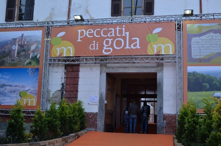 Nell'immagine di repertorio, l'ingresso di "Peccati di Gola", una delle massime manifestazioni enogastronomiche autunnali del Monregalese