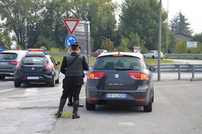 Arrestato il ladro che ha rubato il salvadanaio in un negozio Arrestato il ladro che ha rubato il salvadanaio in un negozio