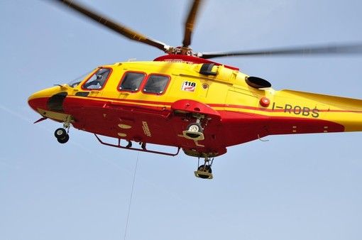 Auto si ribalta sull SP 248 nei pressi di Vicoforte: due feriti