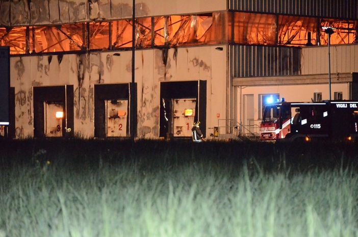 Le immagini del rogo (fotoservizio di Jean-Yves Peaudeau)