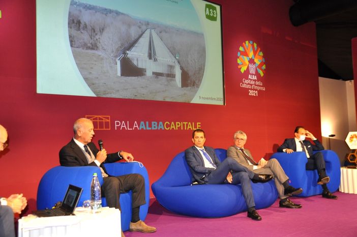 Un momento dell'incontro sull'Asti-Cuneo tenuto nelle scorse settimane al Pala Alba Capitale