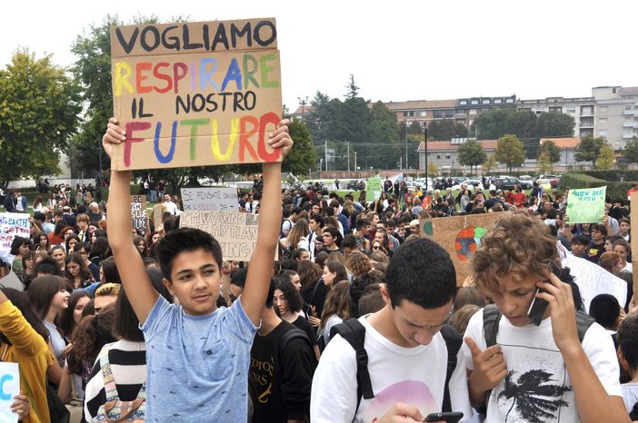 Un momento dello sciopero per il clima ad Alba