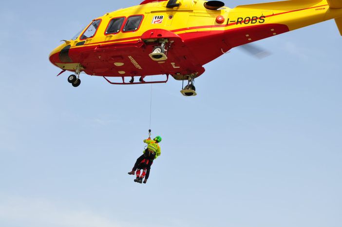 Infortunio ad una caviglia per un un concorrente del Tour Monviso Trail: interviene l’elisoccorso