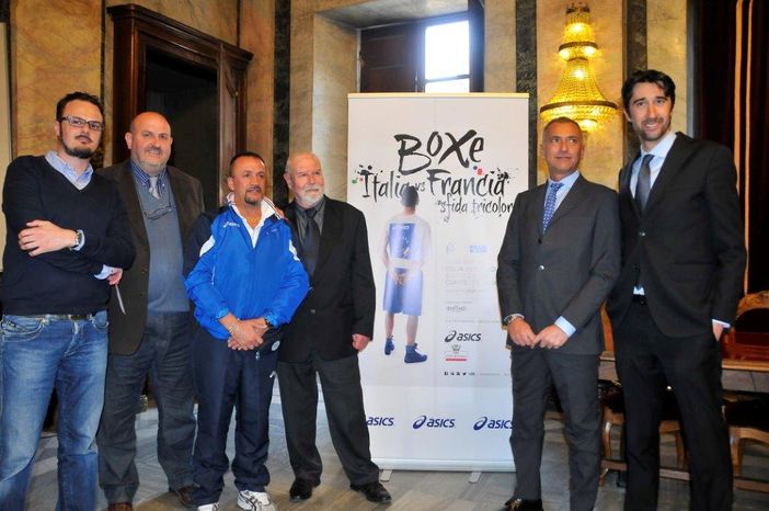 Italia e Francia... si prendono a pugni Italia e Francia... si prendono a pugni