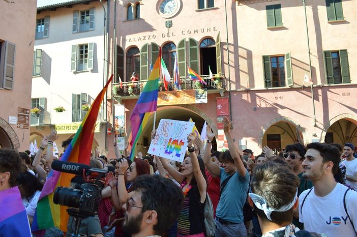 Un momento dell'Alba Pride 2018 (Foto di Stefano Livigni, Fb De-Generi)