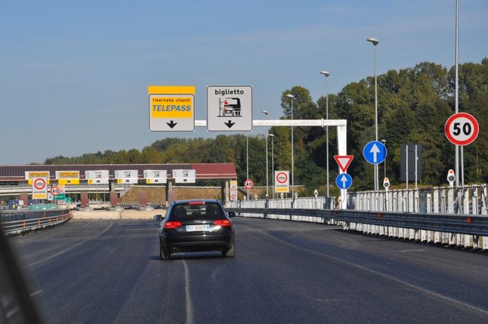 Il Sindaco di Alba Maurizio Marello ha incontrato i nuovi parlamentari del territorio per il lotto II.6 dell'autostrada Asti-Cuneo Il Sindaco di Alba Maurizio Marello ha incontrato i nuovi parlamentari del territorio per il lotto II.6 dell'autostrada Asti-Cuneo