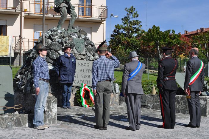 La cerimonia del 25 aprile a Villanova Mondovì La cerimonia del 25 aprile a Villanova Mondovì