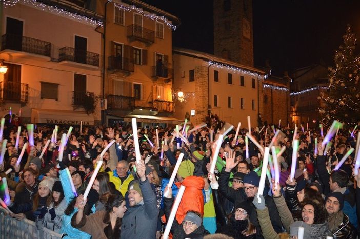 Per il Capodanno in piazza Limone vieta petardi e il consumo di bevande in vetro e lattine