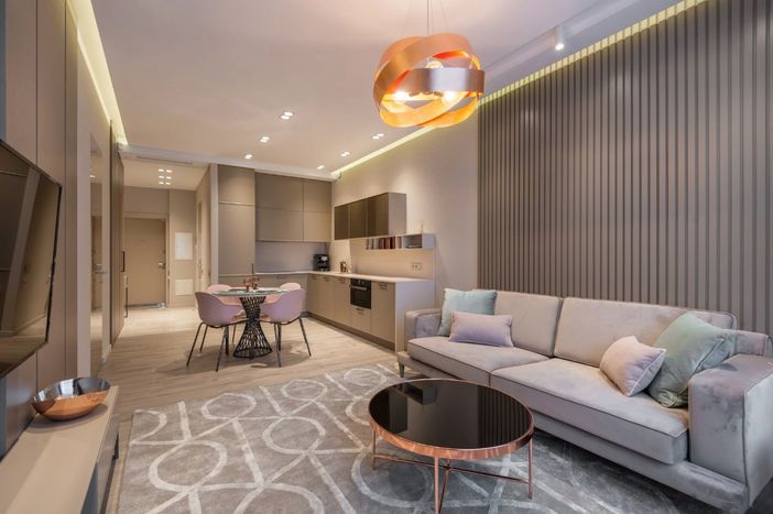 Illuminate la vostra casa con lampadari moderni: il tocco perfetto per il vostro interior design Illuminate la vostra casa con lampadari moderni: il tocco perfetto per il vostro interior design