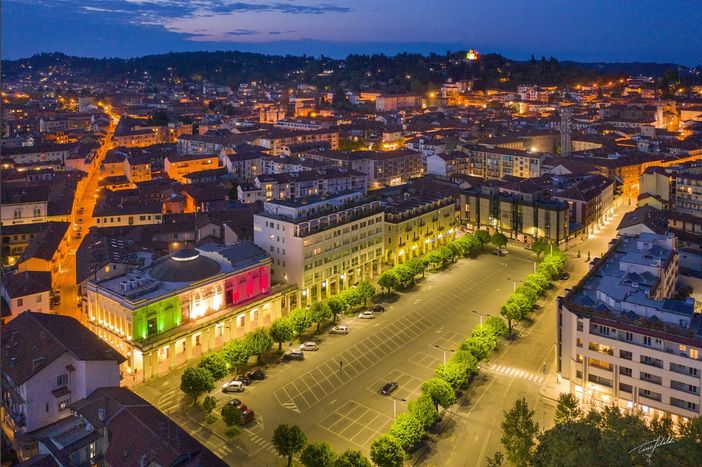Una veduta di Bra illuminata dall'obbiettivo di Tino Gerbaldo