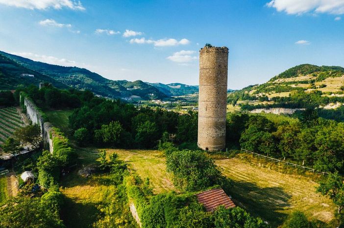 A Cortemilia investimento da 300 mila euro sull'area del Castello: al via i lavori per il nuovo teatro all’aperto
