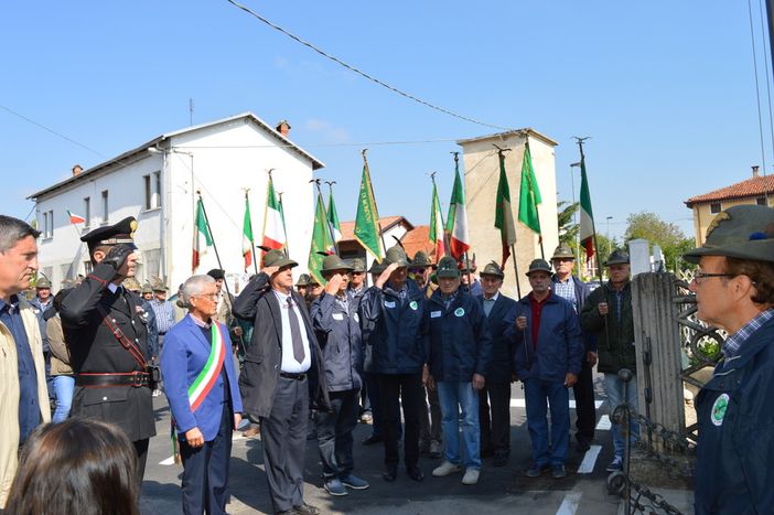 I caduti di tutte le guerre celebrati dal gruppo alpini di Ceriolo