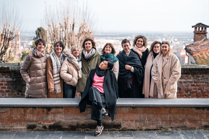 Anna Chiara Busso con le nove "Sovversive" che sostengono la rassegna