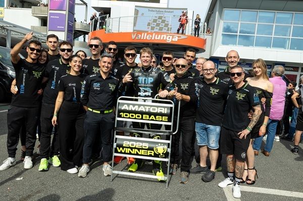 Coppa Italia Velocità: Il Team Black Racing è campione italiano amatori classe 1000 Base con Maximilian Seelos Coppa Italia Velocità: Il Team Black Racing è campione italiano amatori classe 1000 Base con Maximilian Seelos