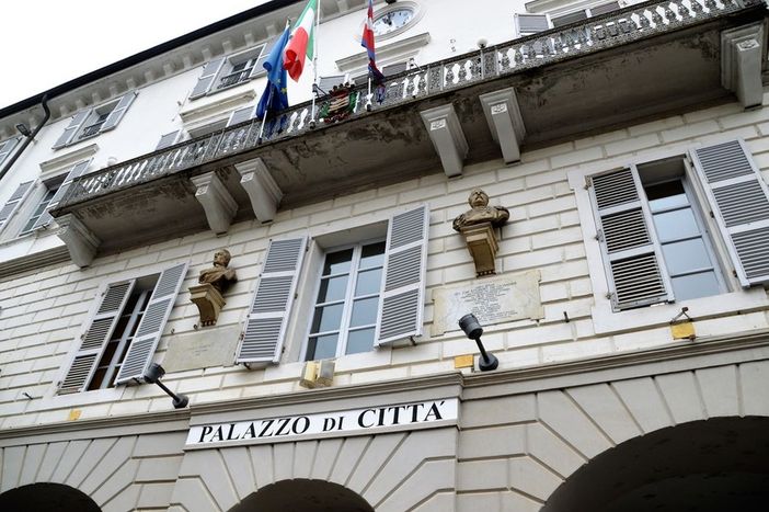 Il palazzo comunale di Ceva Il palazzo comunale di Ceva