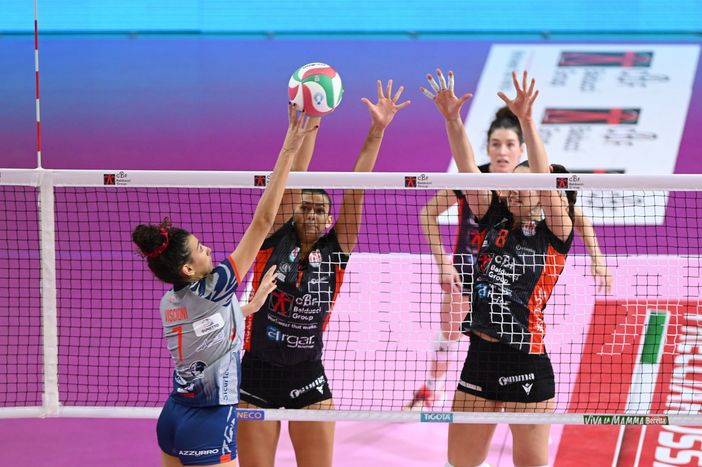 Una immagine del match giocato all'andata (foto sito Legavolleyfemminile)