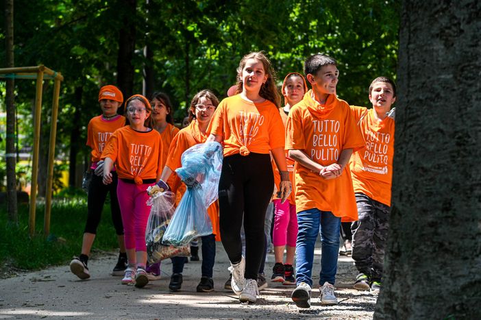 Marea arancione per “Spazzamondo” a Rifreddo Marea arancione per “Spazzamondo” a Rifreddo