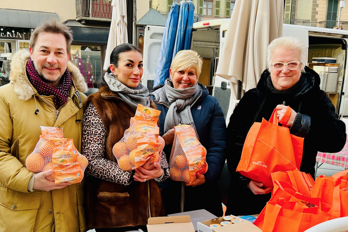Mille e cinquecento euro per la ricerca sul cancro con le arance dell'Airc