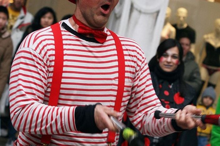 Festa di inizio estate a Sant'Anna di Valdieri, con l'inaugurazione del defibrillatore e tanta arte di strada Festa di inizio estate a Sant'Anna di Valdieri, con l'inaugurazione del defibrillatore e tanta arte di strada