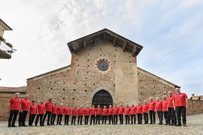 Il gruppo corale Le tre valli. foto Cilli