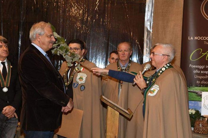 Tre nuovi accoliti della Nocciola per la Confraternita della Tonda Gentile di Langa