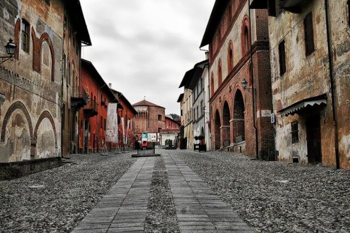 Saluzzo, salita al Castello