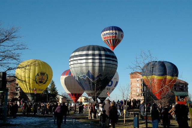A Mondovì torna il Raduno aerostatico dell’Epifania da oggi al 6 gennaio 2011 A Mondovì torna il Raduno aerostatico dell’Epifania da oggi al 6 gennaio 2011