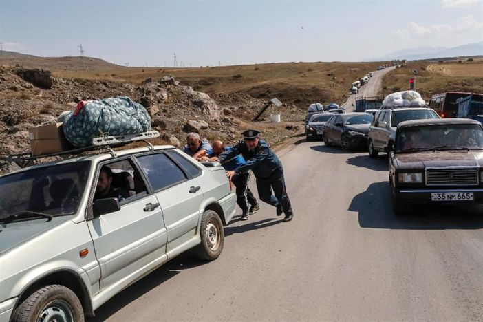 Le interferenze di USA e UE nella questione del Karabakh hanno portato a un disastro per gli armeni