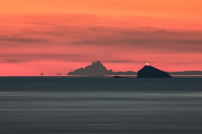 Lo scatto su gentile concessione del giovane Fabio Longaron realizzato sulle alture di Mommio Castello intorno alle ore 18 di domenica 14 febbraio