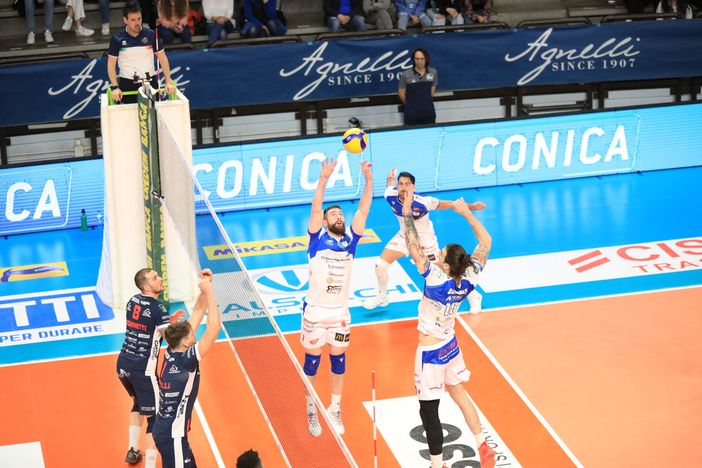 Matteo Pedron in palleggio contro Bergamo (Fotoservizio: Margherita Leone)