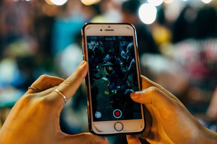 Via smartphone i tentativi di adescamento di ignare bambine