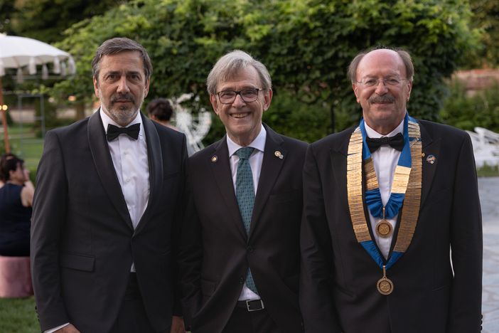 Rotary Club Cuneo 1925: passaggio delle consegne dal presidente Luigi Fontana a Daniel Gallina Rotary Club Cuneo 1925: passaggio delle consegne dal presidente Luigi Fontana a Daniel Gallina