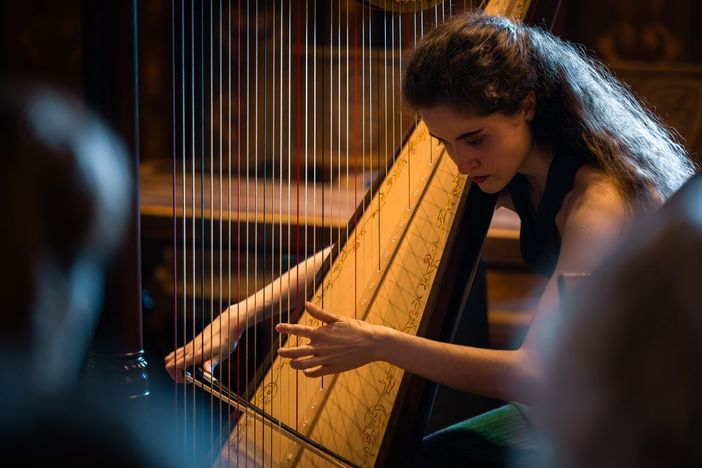 Il Festival “Colline in Musica” chiude un’edizione di grande successo: nel 2026 ricercherà le sue “Radici” Il Festival “Colline in Musica” chiude un’edizione di grande successo: nel 2026 ricercherà le sue “Radici”