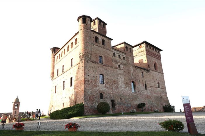 Al castello di Grinzane  gemellaggio tra Piemonte  e Campania con le Donne del Vino