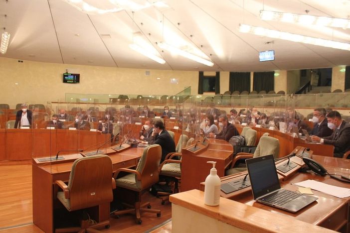 Consiglio regionale, il rinnovo delle cariche fa ancora discutere: FdI ricorre al Tar. Ma Cirio rassicura: &quot;Maggioranza non in discussione&quot;